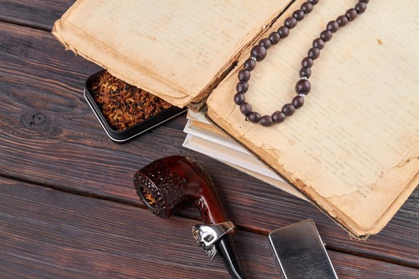 Quels conseils pour intégrer des accessoires en cuir dans une tenue de bureau?